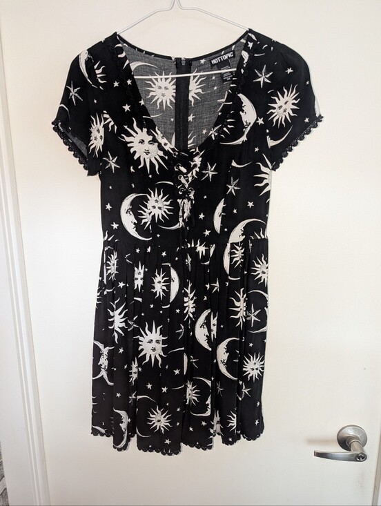 Hot Topic Dresses & Skirts - Hot Topic Black Short Sleeve Moon & Sun Print Mini Dress